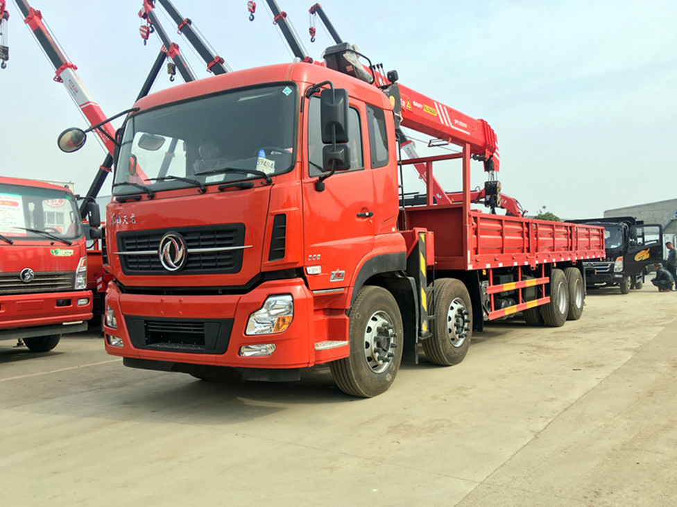 東風天龍前四后八隨車吊